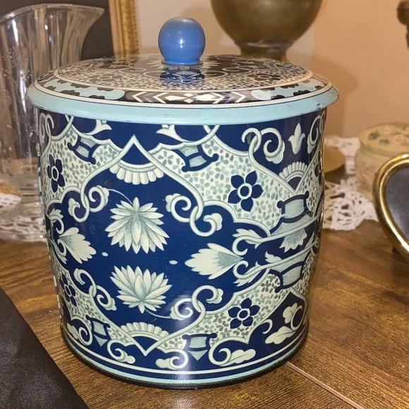 VINTAGE Daher Decorative Tin Canister Made In England 5.5 X 5 Lid Turquoise BLUE - Picture 1 of 5